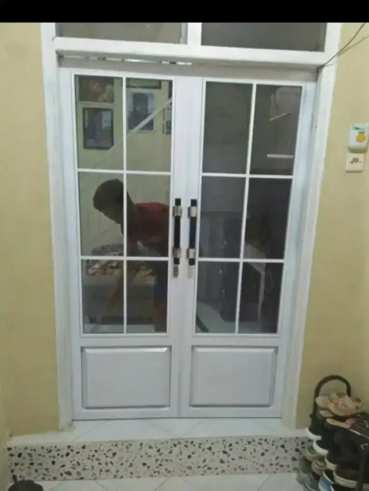 Pintu rumah minimalis kaca