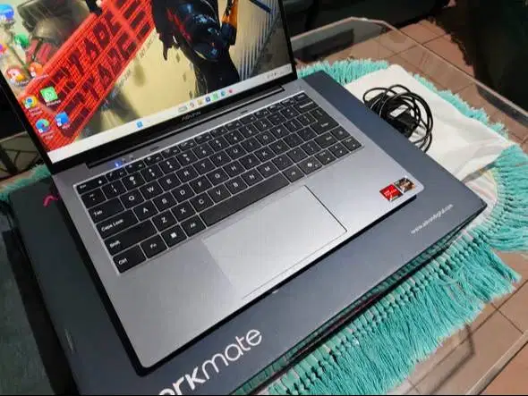 harga barunya hampir 7 jt utk versi workmate layar fhd ips