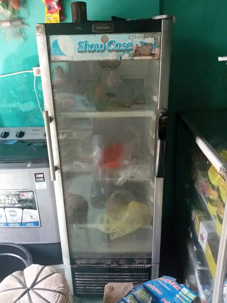 Showcase bekas dijual