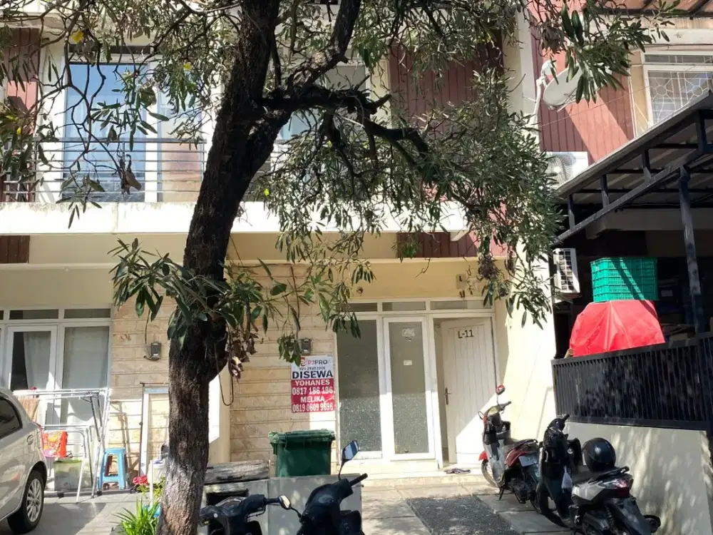 Disewakan rumah 2 lantai di taman surya