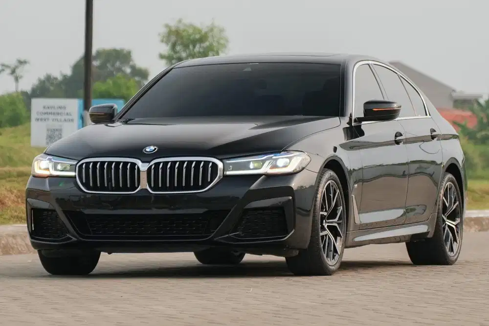 Silent Wealth! BMW 520i M Sport LCI 2022 Black Warranty! E350 c300 x3