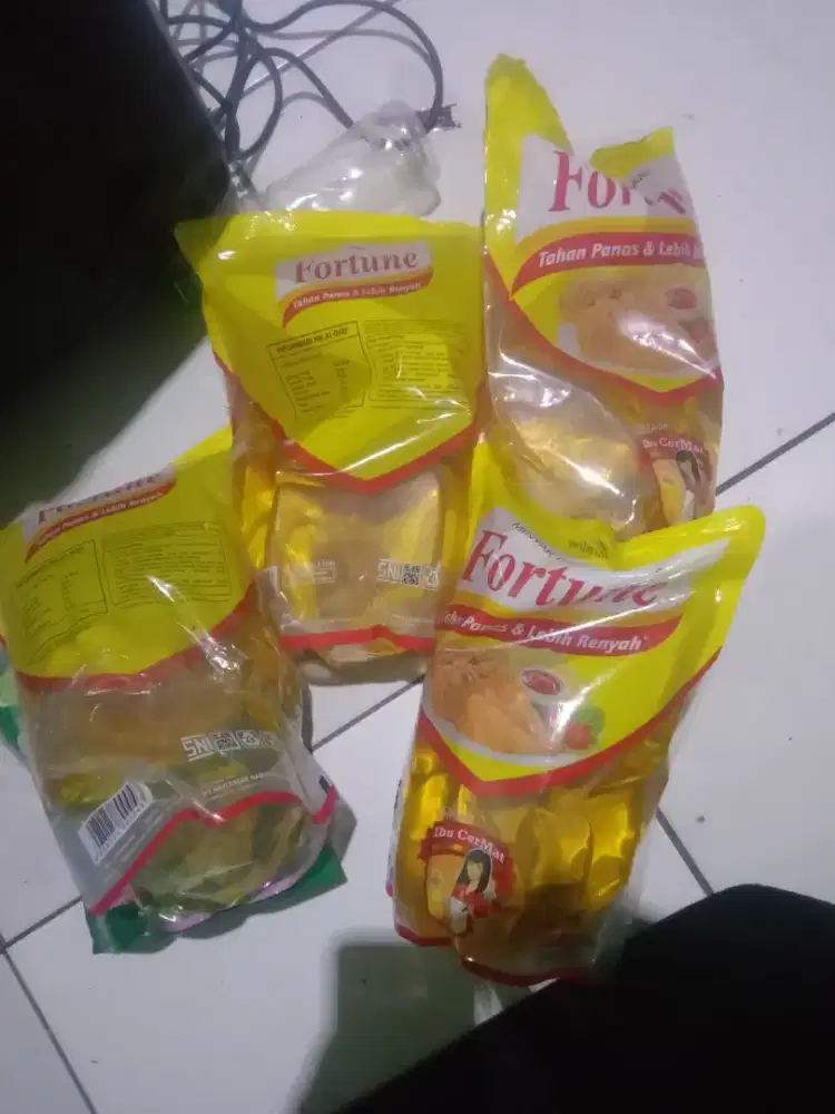 Minyak goreng FORTUNE 2 Liter lokasi central cilebut