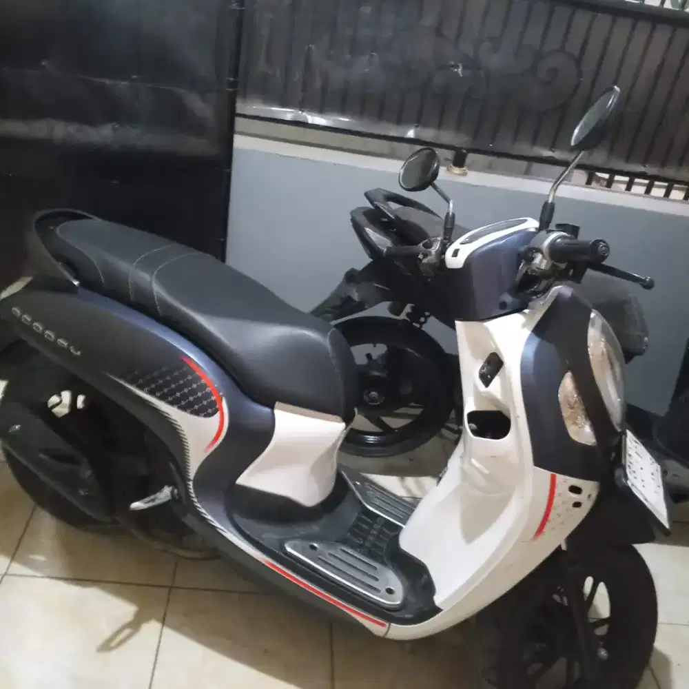 Honda scoopy biru tahun 2024