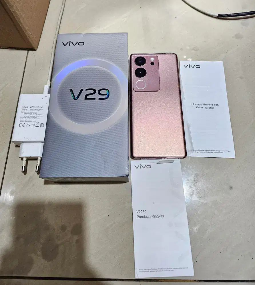 Seperti baru! VIVO V29 5G RED 8+8/256 GB fullset V 29 smartphone hp