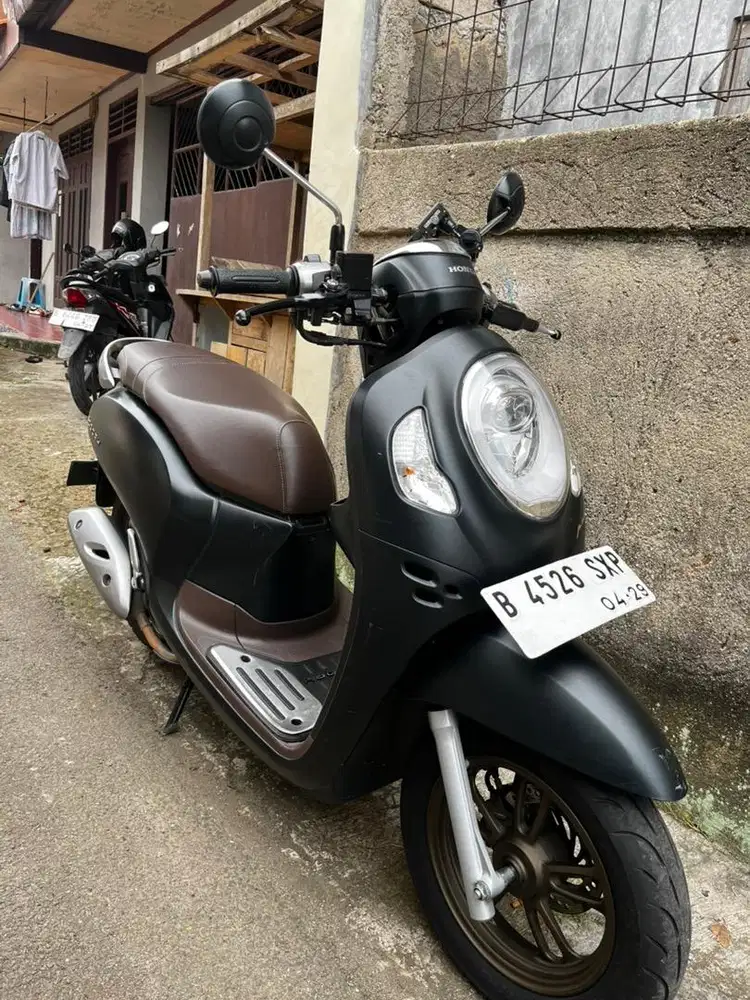Scoopy 2024 Hitam Doff
