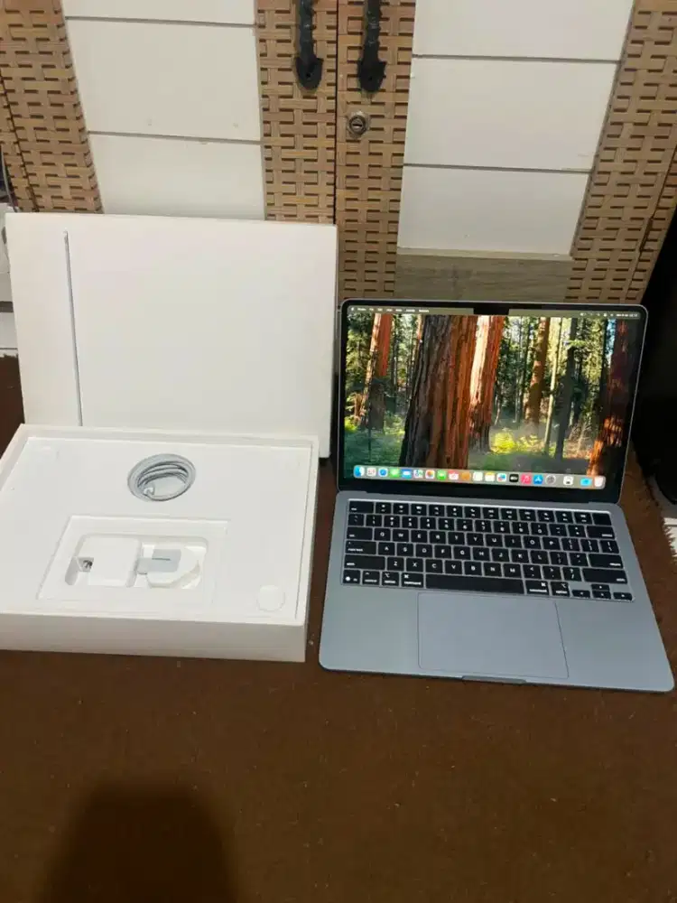 Macbook Air M4 13inch 16/256 inter Like New