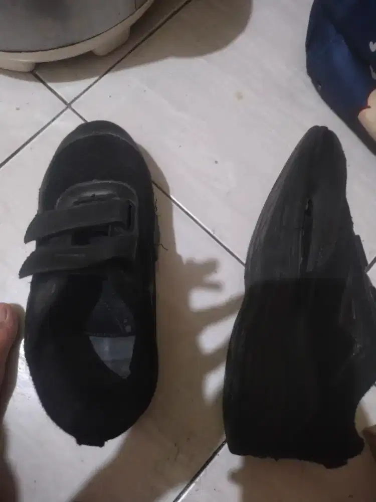 Jual spatu bekas masih layak pakai