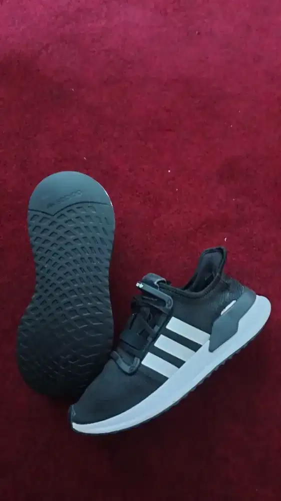 Sepatu Scond Adidas