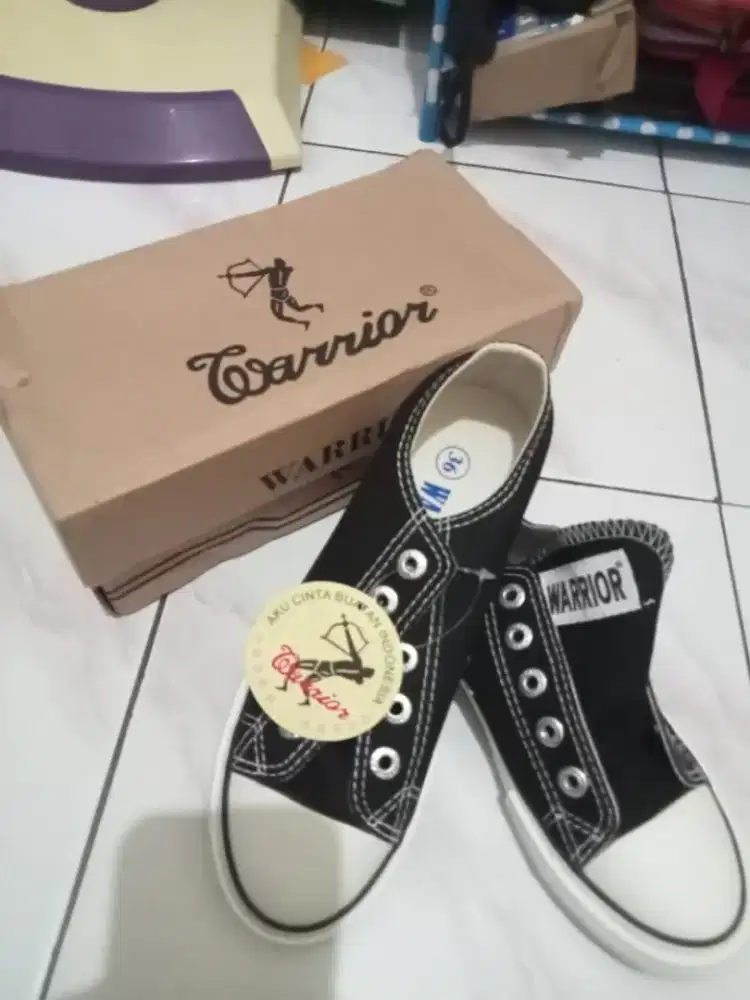 Sepatu Sekolah Warior Size 36