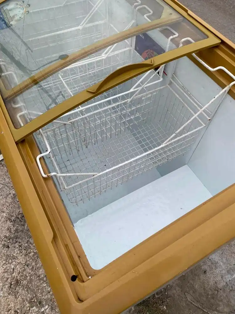 FREEZER SLEDING KACA 300 LITER