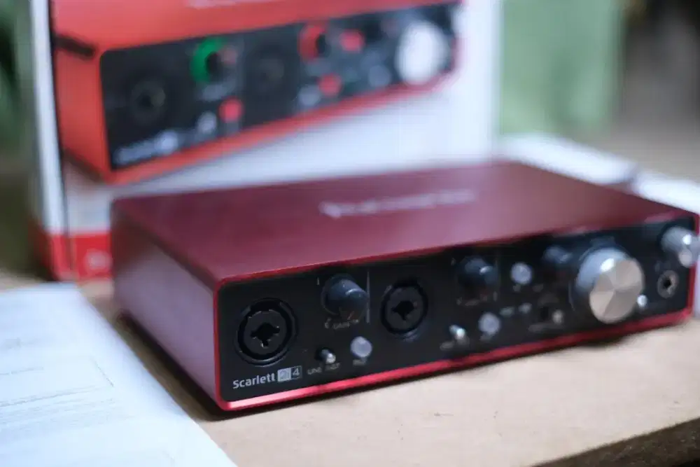 Focusrite Scarlett 2i4 2nd generation 2 in 4 out usb Audio