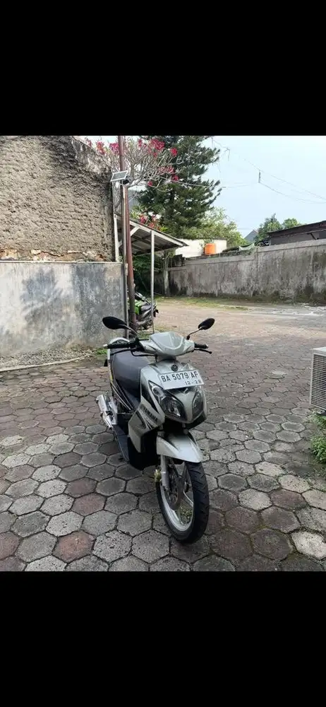 NOUVO Z 2005 HITAM