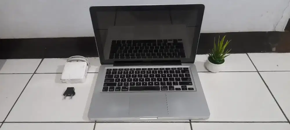 Macbook ram 8gb ssd 256gb