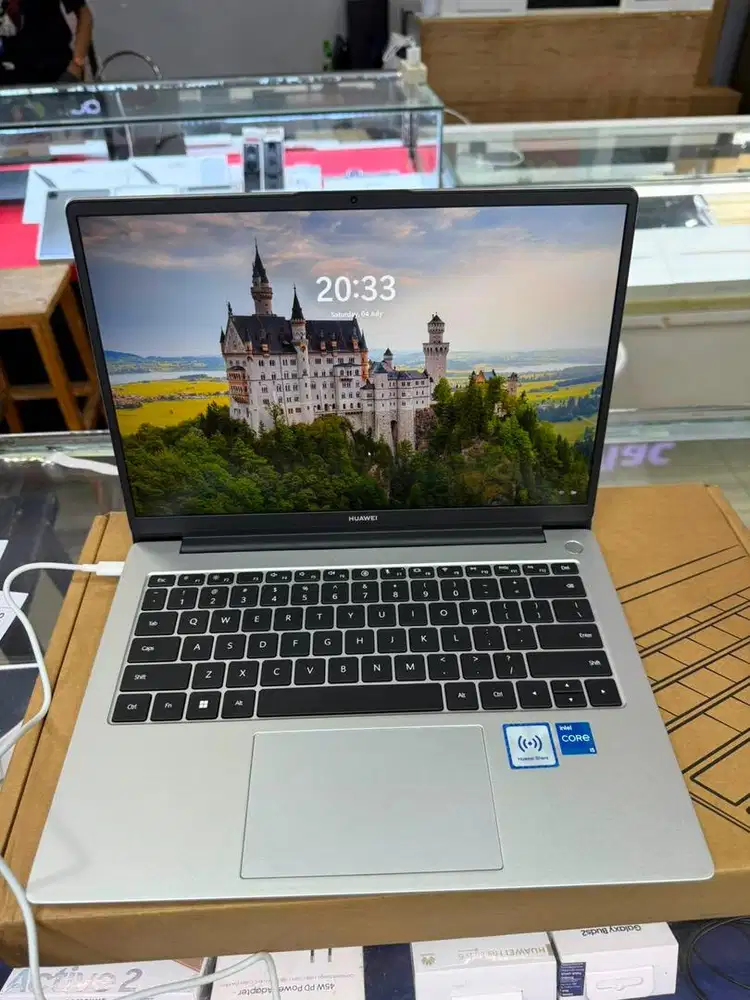 LAPTOP HUAWEI MATEBOOK D14 14 intel core i5 ram 8GB/512GB bekas