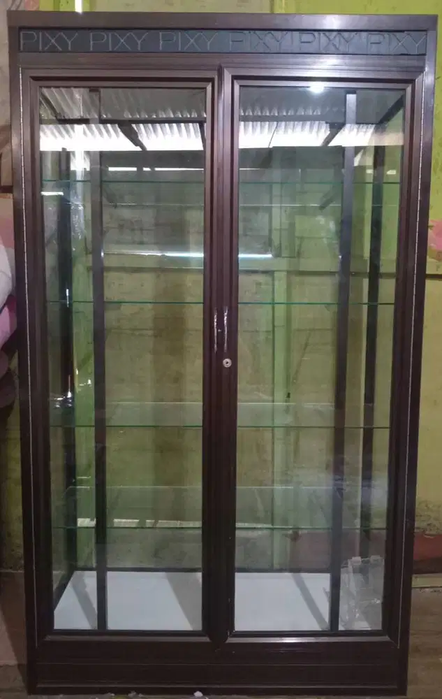 Lemari Pajangan Kaca Etalase Aluminium Coklat 4 Tingkat – Kondisi baik