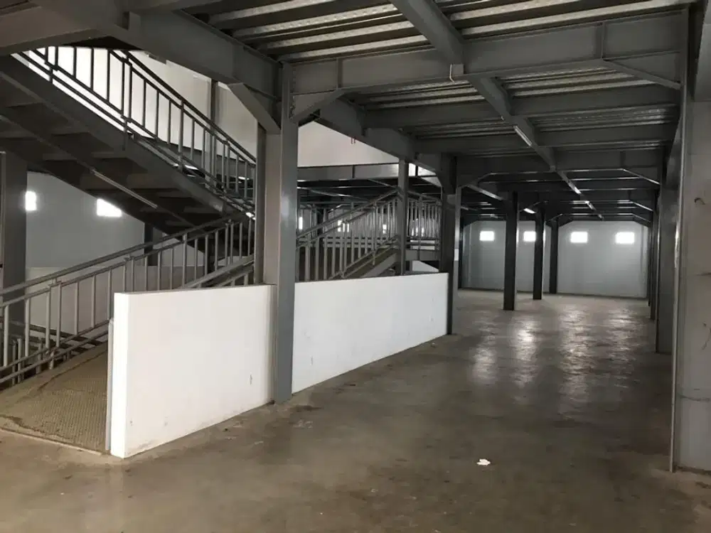 PASAR BARAT, BANDUNG TENGAH. GUDANG 3 LANTAI DI KOTA BANDUNG