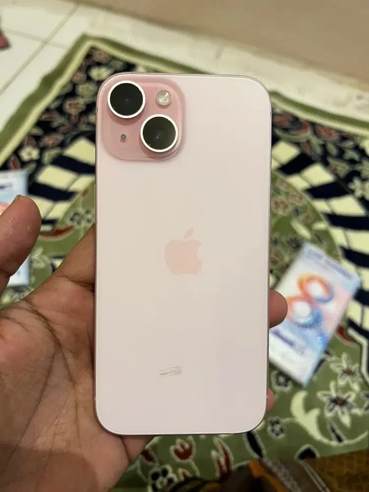 Iphone 15 basic 128 tangan pertama dr baru