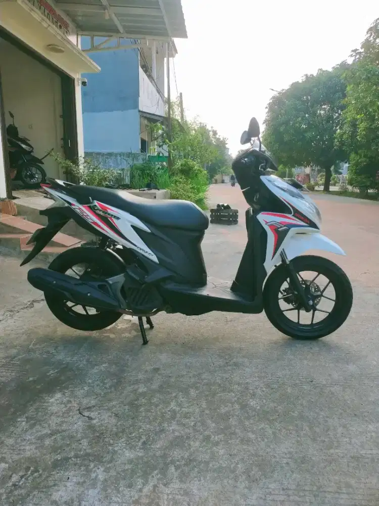 VARIO 125 KZR 2014 PUTIH