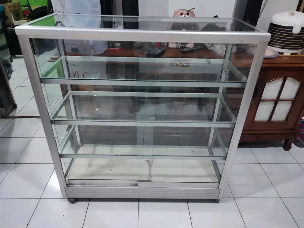 Jual cepat lemari etalase kaca alumunium