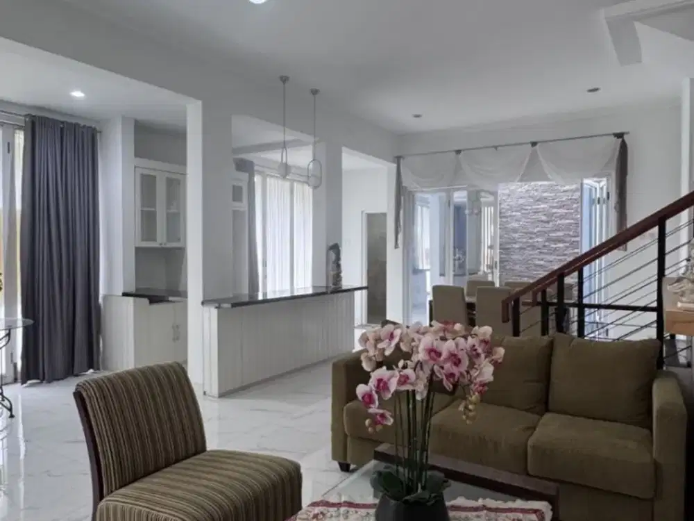 Disewakan Rumah Fully Furnished | LT 238 m² | 3+1 KT | Harga Menarik! - Kebayoran Bintaro Sektor 7 Tangerang Selatan