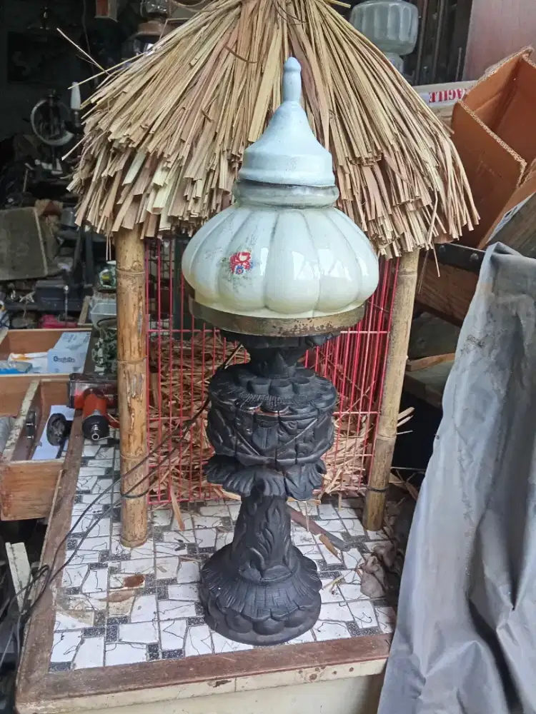 Lampu meja antik vintage