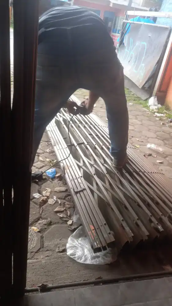 Tukang spesialis rolling door folding gate termurah bergaransi