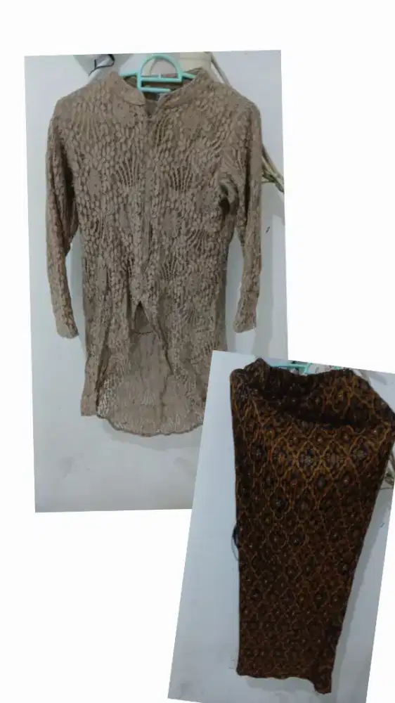 Sepaket kebaya dan bawahannya