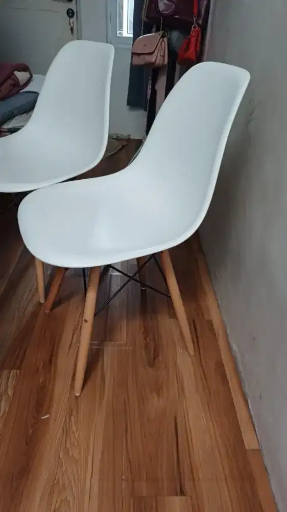 Kursi Makan Putih Minimalis