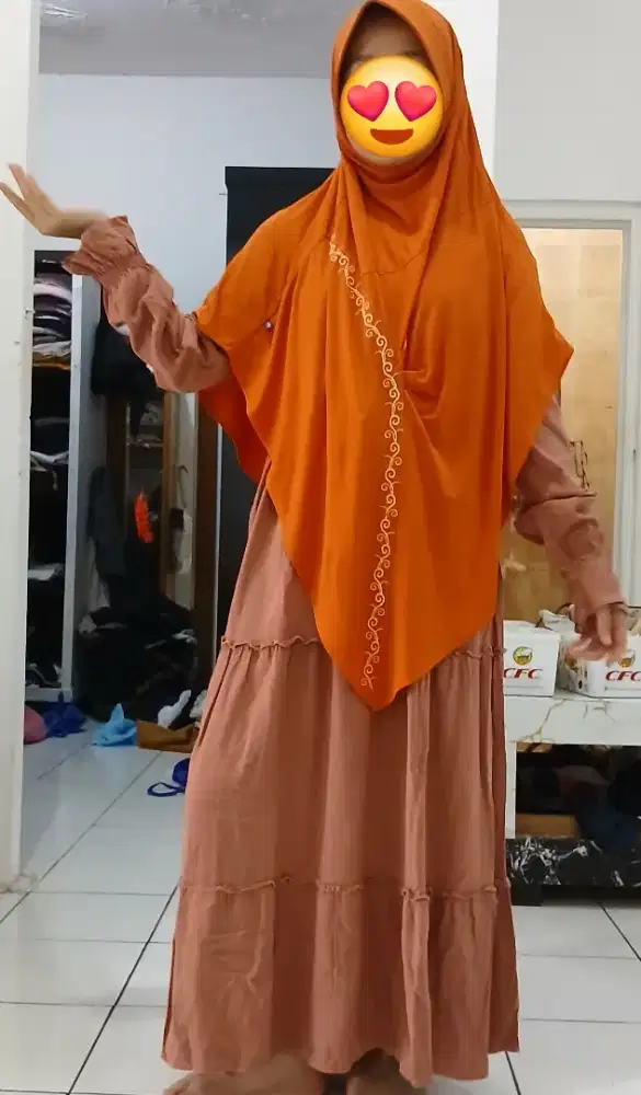 Sepaket gamis dan kerudung