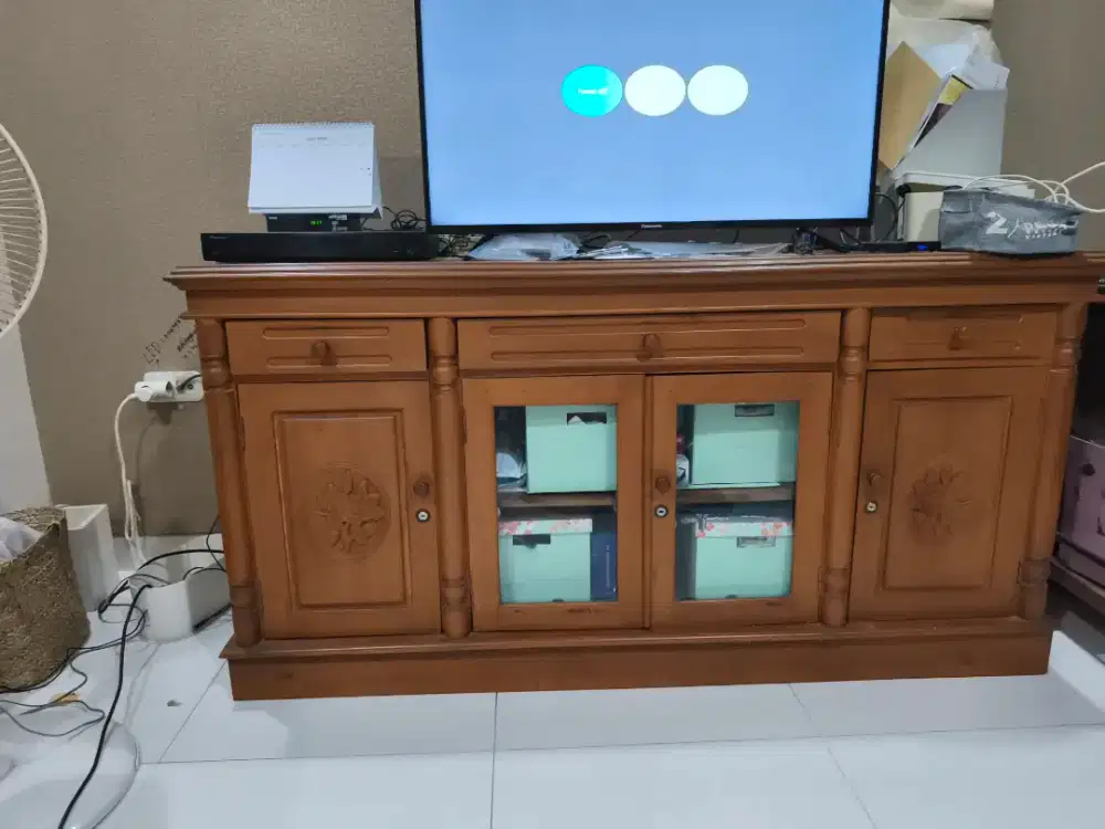 Lemari TV kayu jati