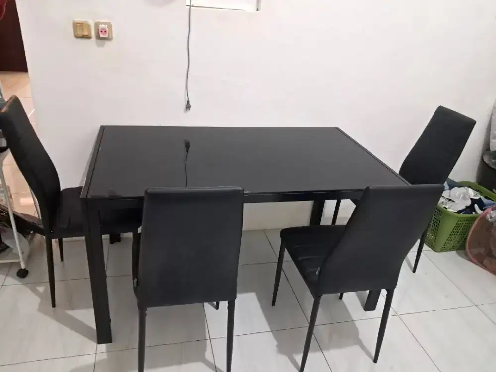 JUAL CEPAT – Set Meja Makan 4 Kursi