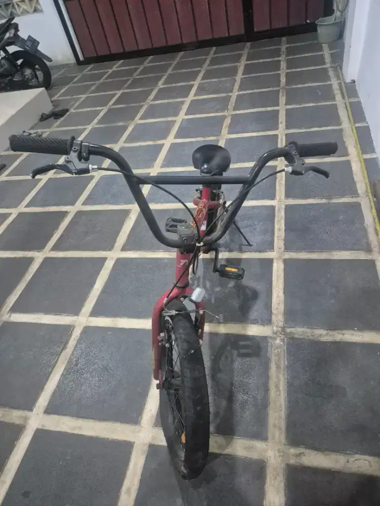 Sepeda BMX United 20