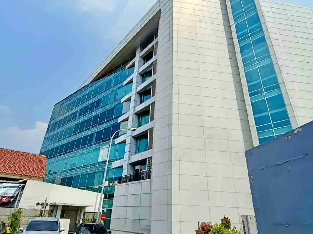 Dijual cepat gedung kantor 7 lantai lokasi strategis di Jagakarsa