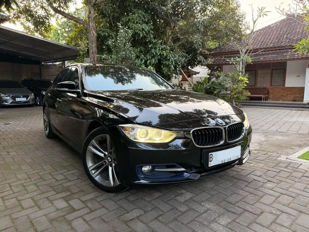Dijual BMW 320i F30 2012 PMK 2013 Low KM
