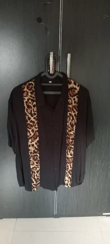 Kemeja leopart bahan halus