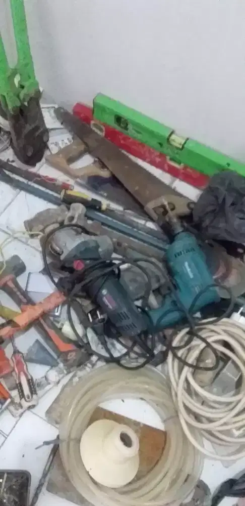 Alat proyek barang masih jos