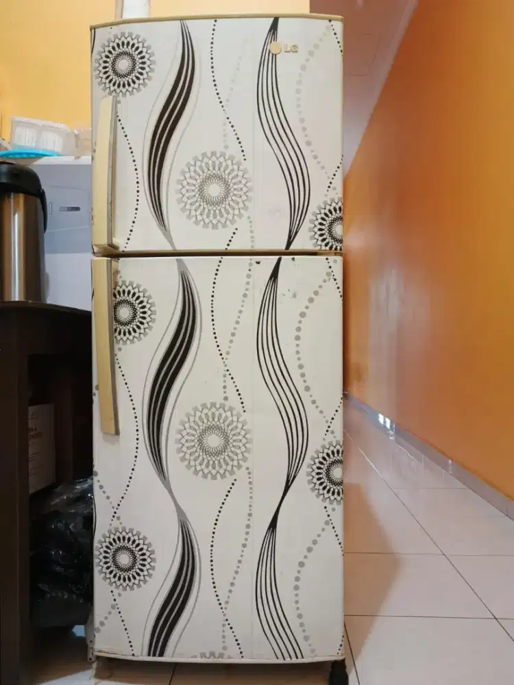 Kulkas 2 pintu dan mesin cuci