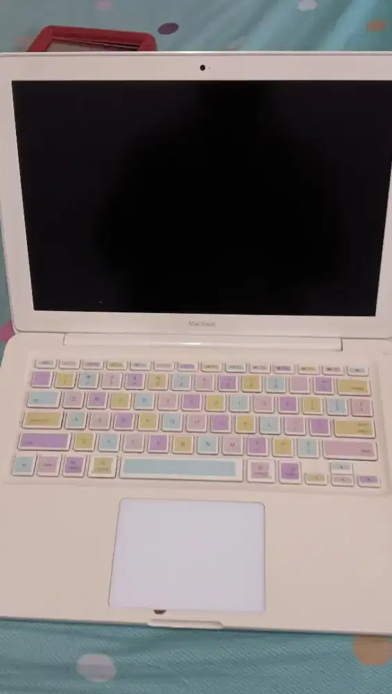 MaC Book 2010 putih