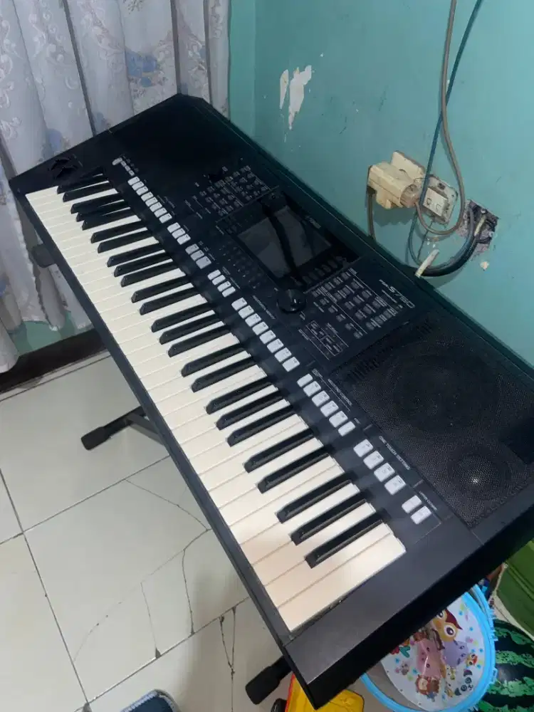 YAMAHA PSR S750