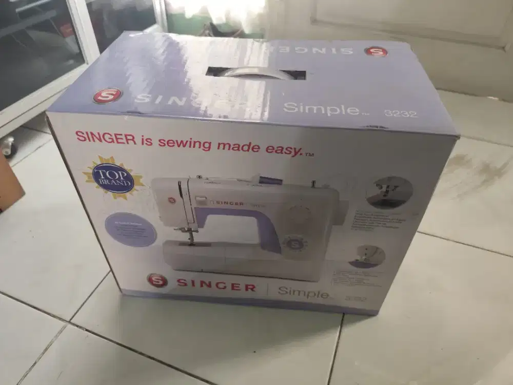 Mesin jahit singer 3232 simple portable.