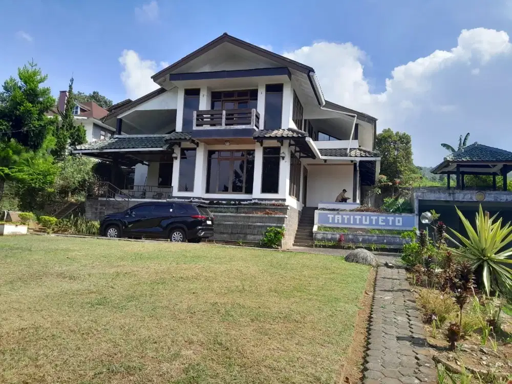 DIJUAL VILA DI LEMBANG ASRI BANDUNG