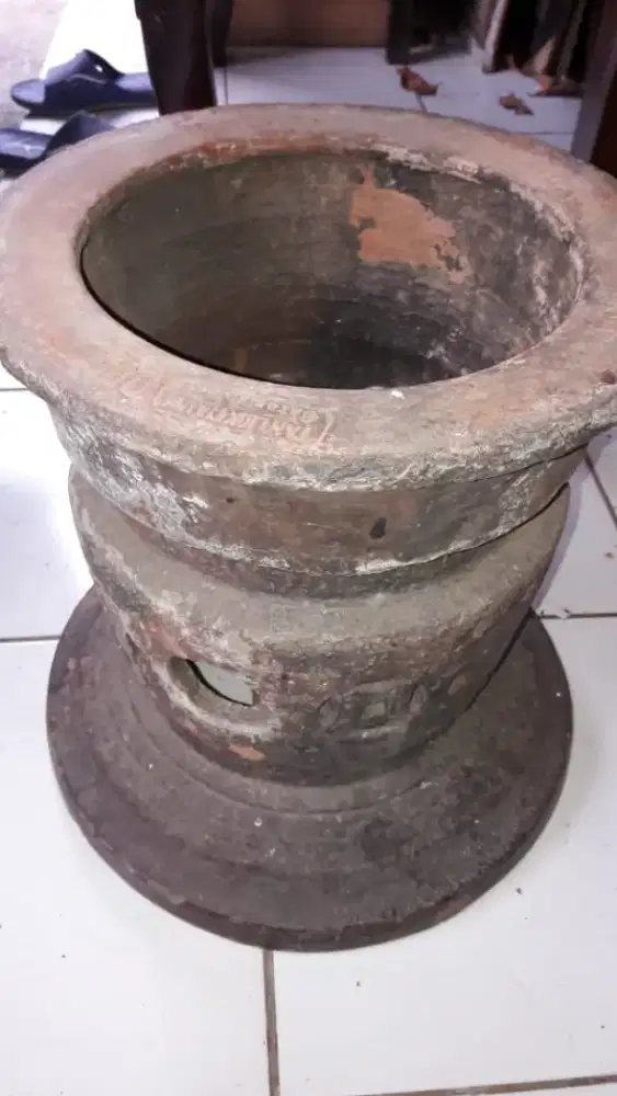 Terakota Batavia Kuno. tinggi 37 cm