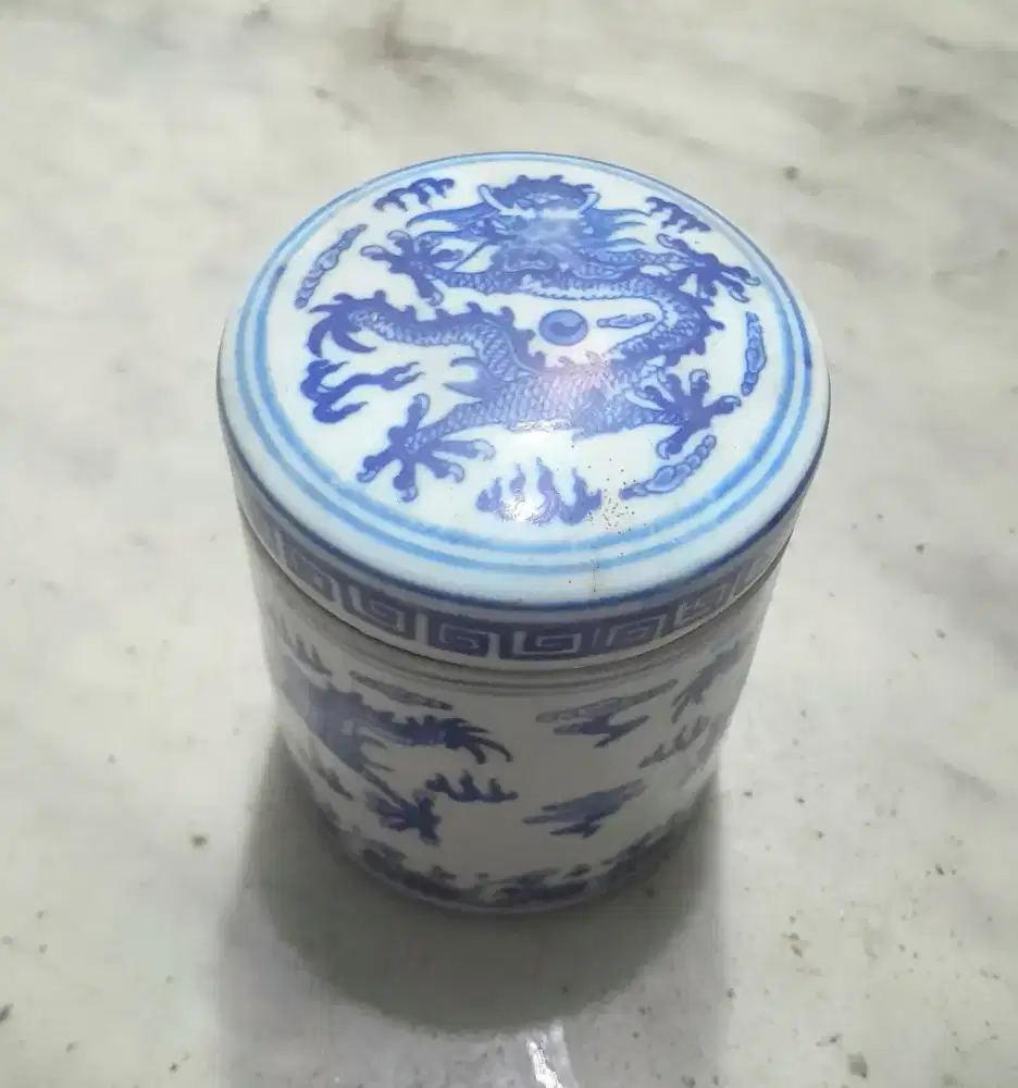 Tempat penyimpanan dari keramik