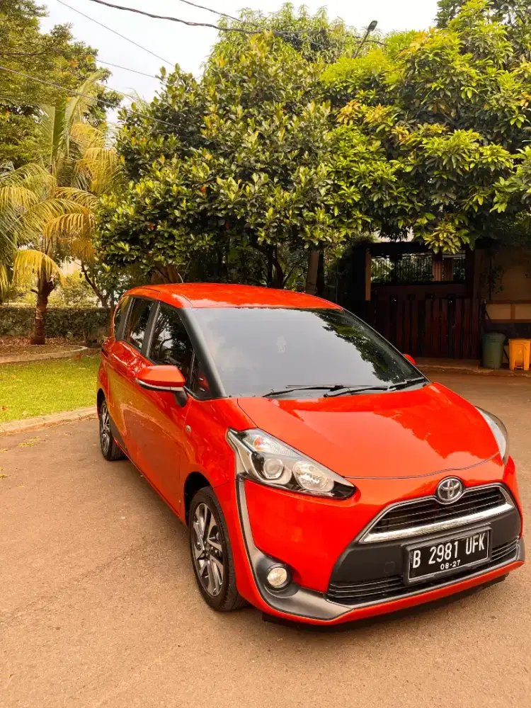 Toyota Sienta 1.5 V AT 2017