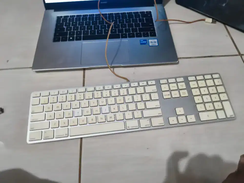 KEYBOARD IMAC yang masih pakai kabel