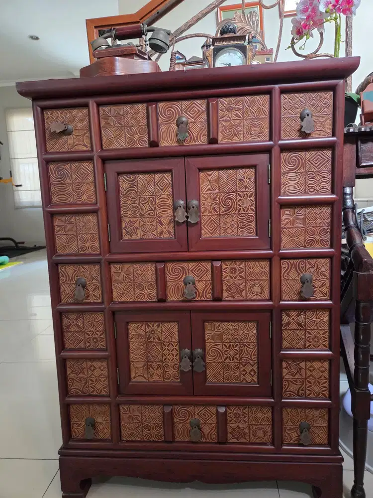 Furnitur motif indonesia