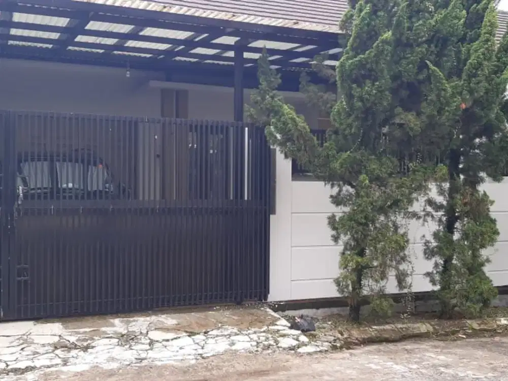 Dijual Rumah Siap Huni Nyaman Terawat Lokasi Strategis di Taman Kopo Indah 3 Bandung