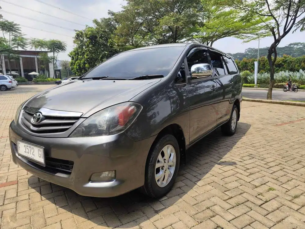 Toyota Kijang Innova G Matic Bensin 2010