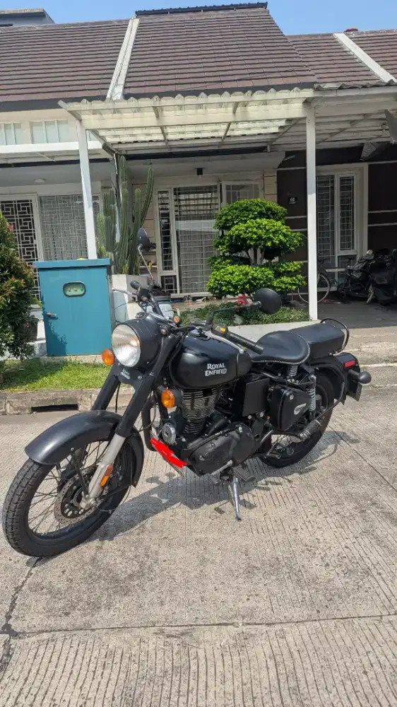 Royal Enfield CLASSIC 500 tahun 2022.