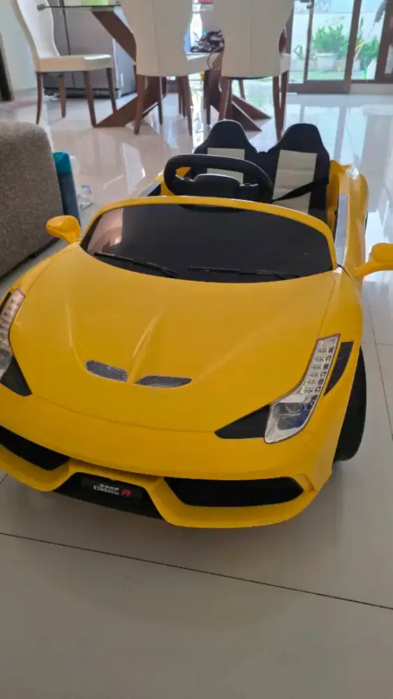 Mainan Mobil Baterai